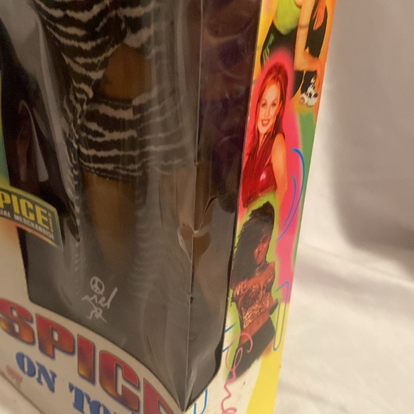Galoob On Tour Spice Girls Mel B. Scary Doll Zebra Outfit Open Damaged Box - Picture 3 of 9